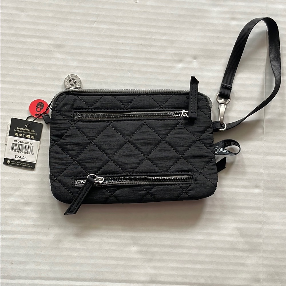 NWT Baggallini Quilted Black Wristlet Bag